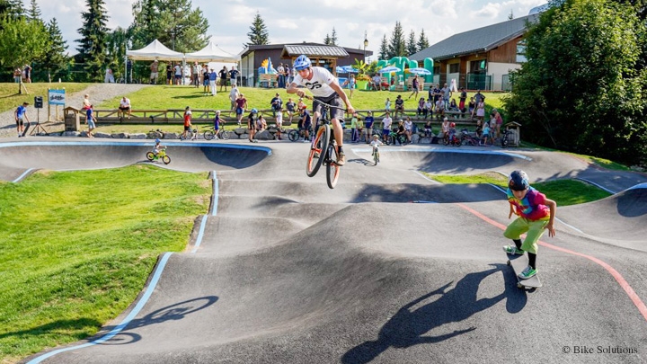 Piste récréative multisport (pumptrack)